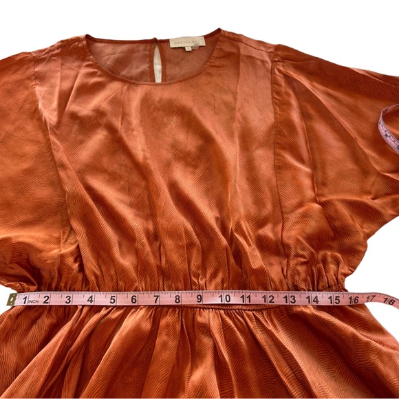 Cute mini dress very flowy and satiny. Size L - Picture 7 of 10